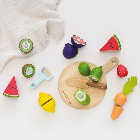 Wooden Chopping Board & Sliceable Play Food - Le Toy Van